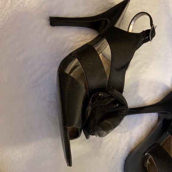 Stunning black, Nina heels with beautiful, unique flower - Picture 3 of 6